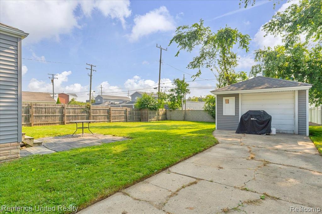 4240 Mandalay Avenue, Royal Oak, MI 48073 — Photo 24