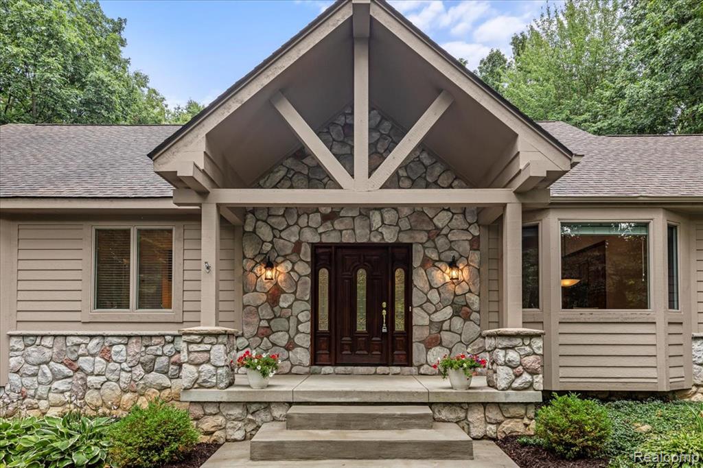 15301 Oak Hollow Drive, Holly, MI 48442 — Photo 12