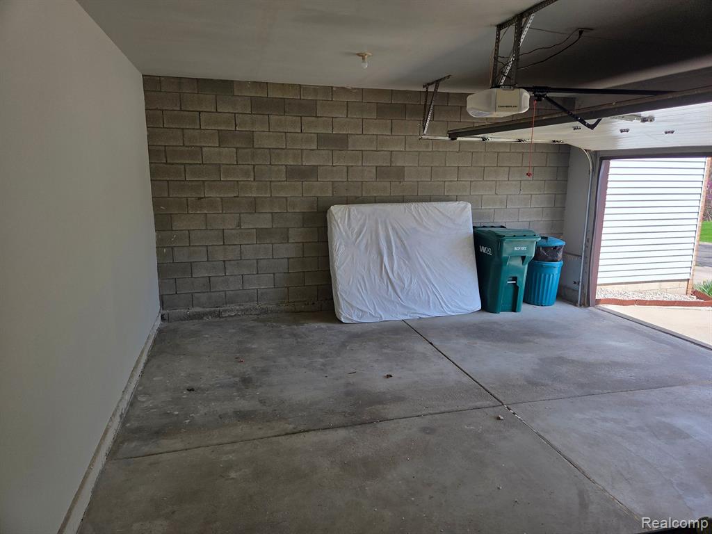 560 OAKBROOK Circle, Flushing, MI 48433 — Photo 24