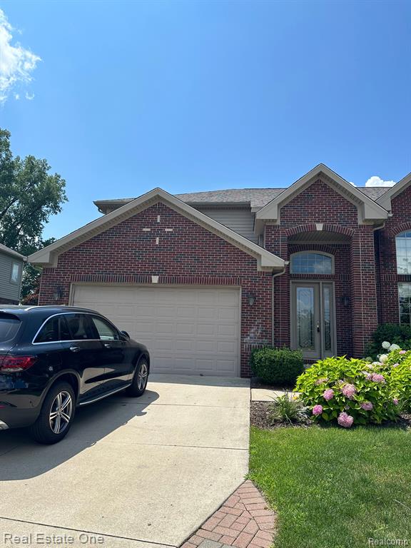 949 GRAND VISTA, Troy, MI 48085 — front exterior