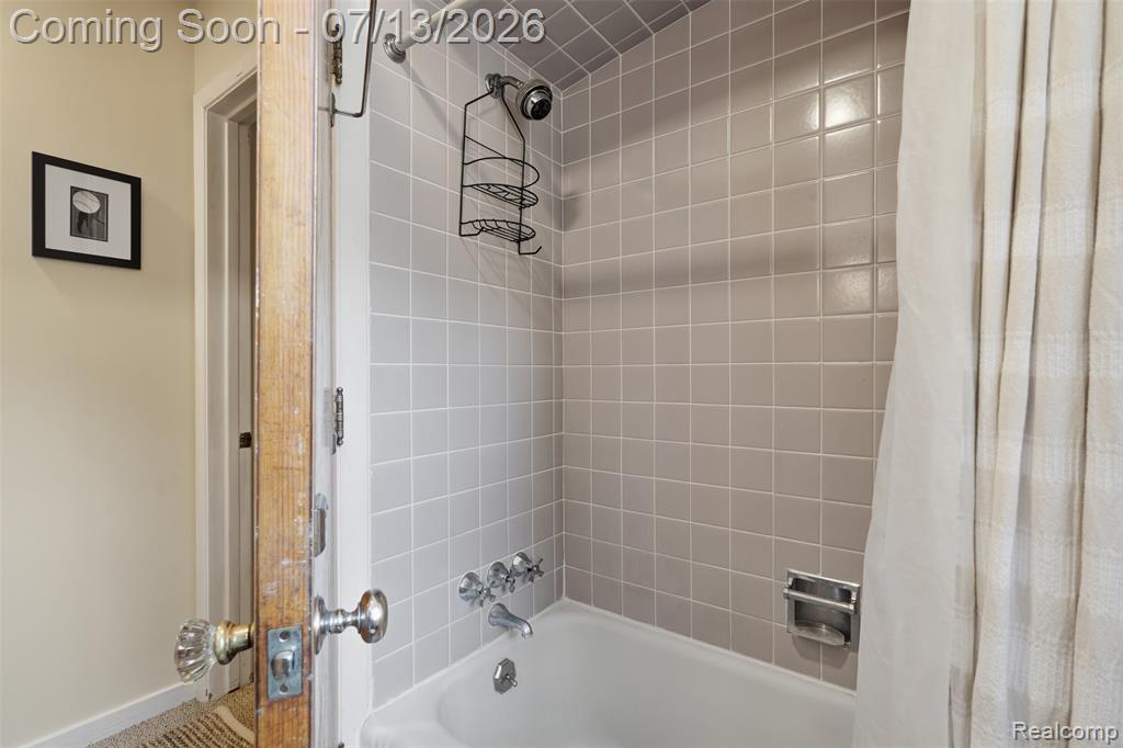 27704 California Drive NW, Lathrup Village, MI 48076 — Photo 19