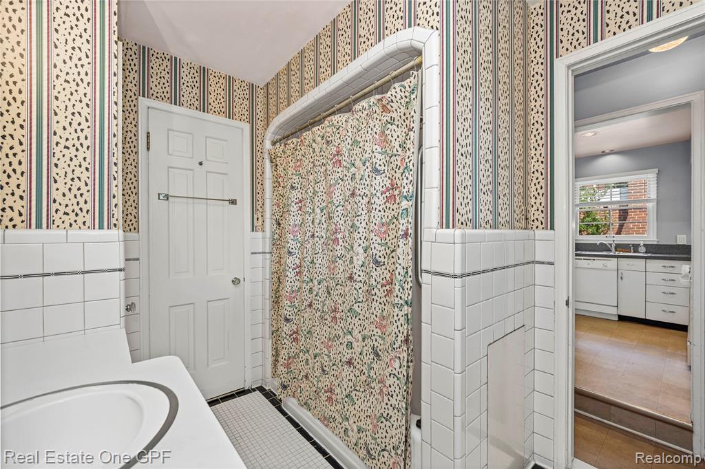 438 Colonial Court, Grosse Pointe Farms, MI 48236 — Photo 22