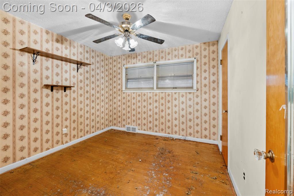 516 E Woodward Heights Boulevard, Hazel Park, MI 48030 — Photo 12