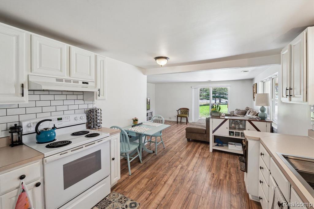 7847 HERBST Road, Brighton, MI 48114 — Photo 13