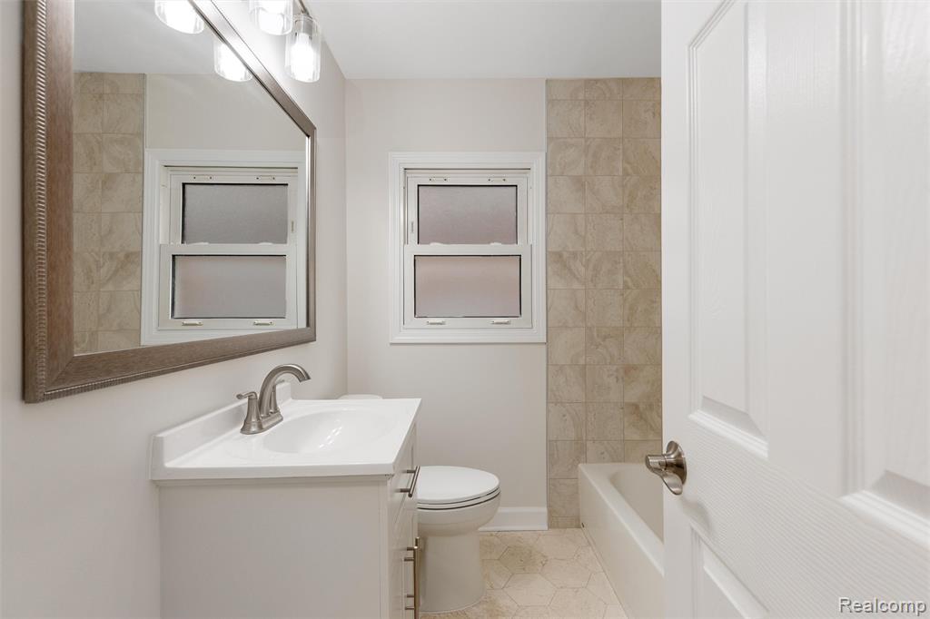 27935 Grant Street, Saint Clair Shores, MI 48081 — Photo 12
