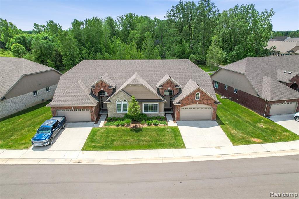 5176 HAWKSEYE Terrace, Warren, MI 48092 — Photo 2