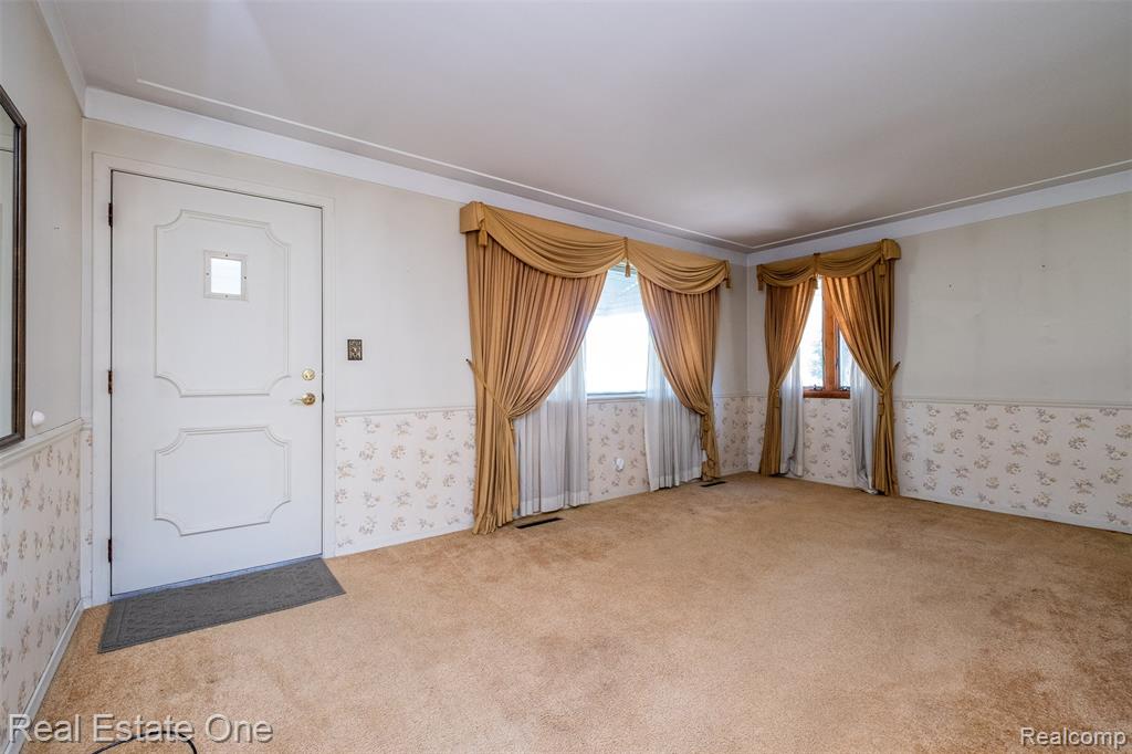 4217 Carmanwood Drive, Flint, MI 48507 — Photo 6
