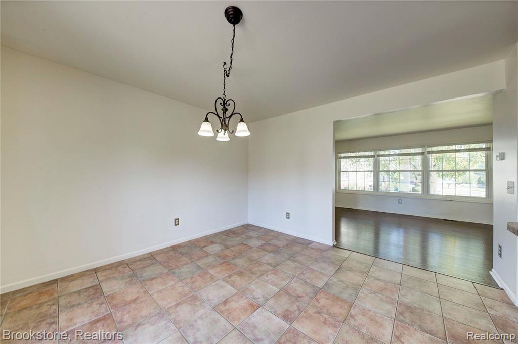 7849 Twins Drive, Waterford, MI 48329 — Photo 17