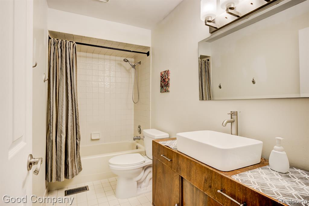 6327 Snow Apple Drive, Clarkston, MI — Photo 20