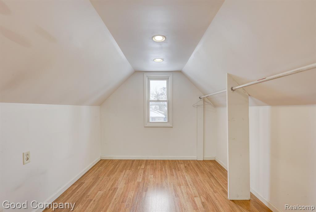8460 Kenberton Drive, Oak Park, MI 48237 — Photo 33