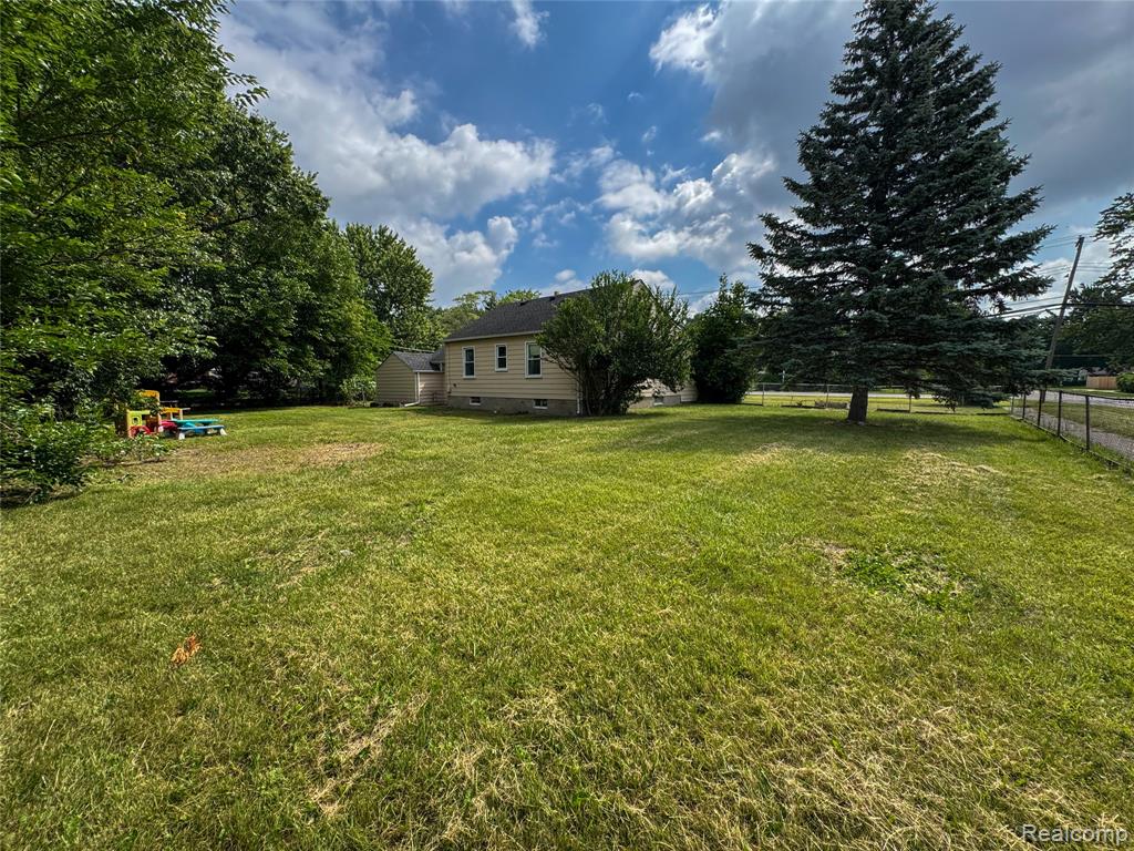 921 Venoy, Garden City, MI — Photo 24