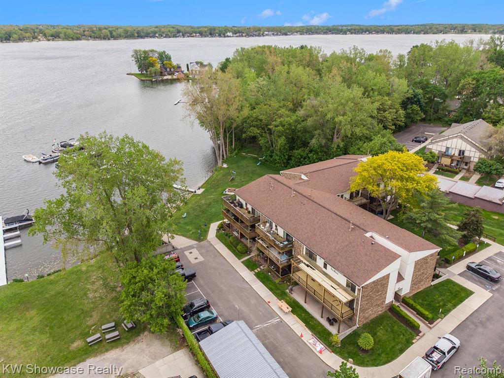 895 S PONTIAC Trail, C206, Walled Lake, MI 48390 — Photo 27