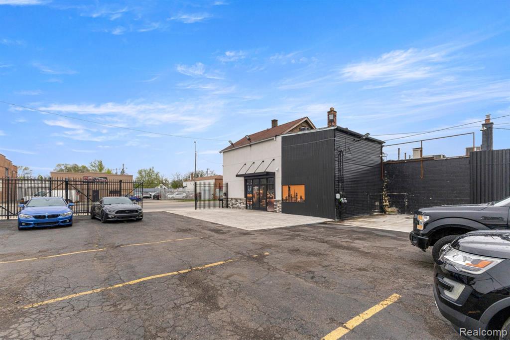 19420 W Warren Avenue - Photo 5