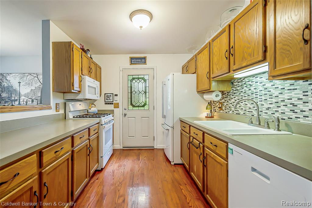 411 Springwell Lane, Howell, MI 48843 — Photo 10