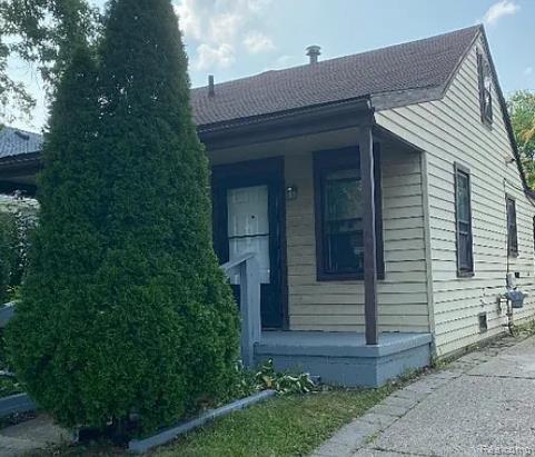 8064 CONTINENTAL Avenue, Warren, MI 48089 — front exterior