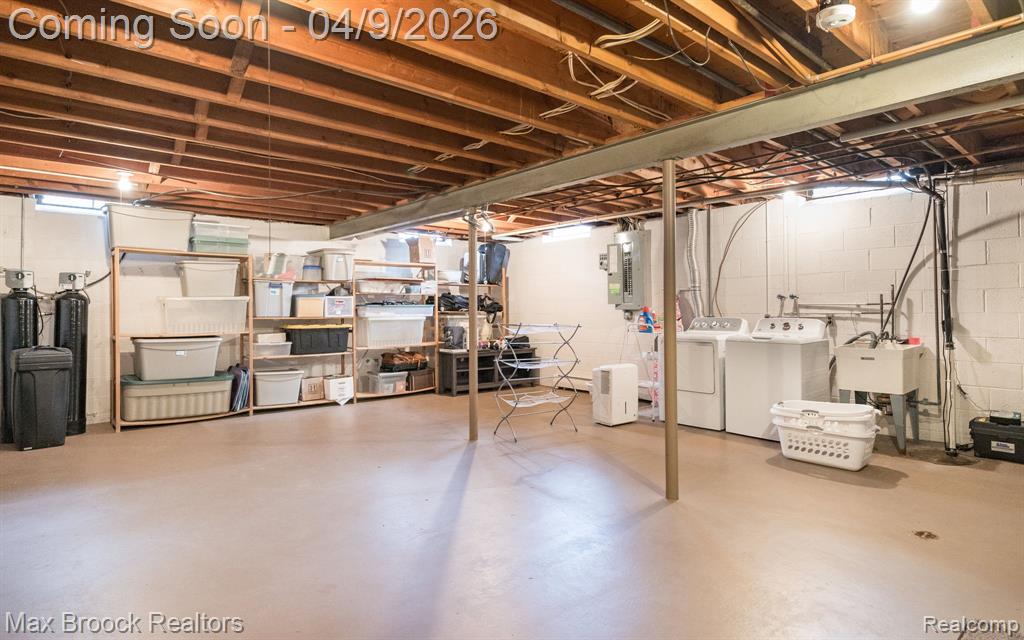 44020 Cottisford Street, Northville, MI 48167 — Photo 33