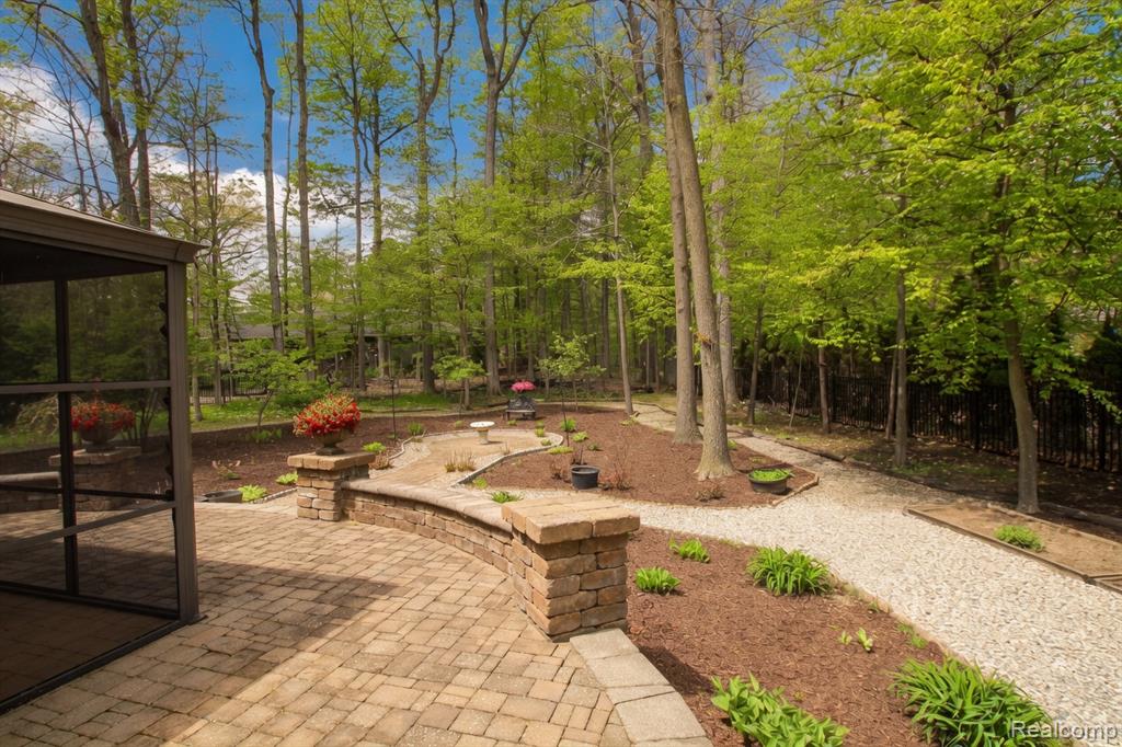 1305 Kings Pointe Road, Grand Blanc, MI 48439 — Photo 17