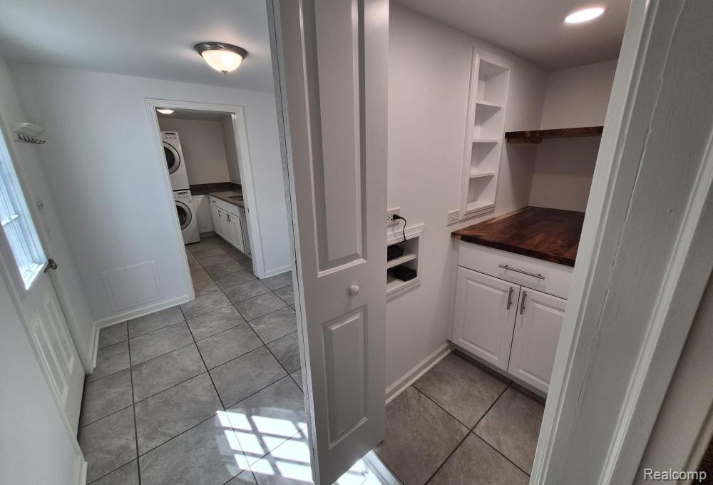 7377 Cooley Lake Road, West Bloomfield, MI 48324 — Photo 25