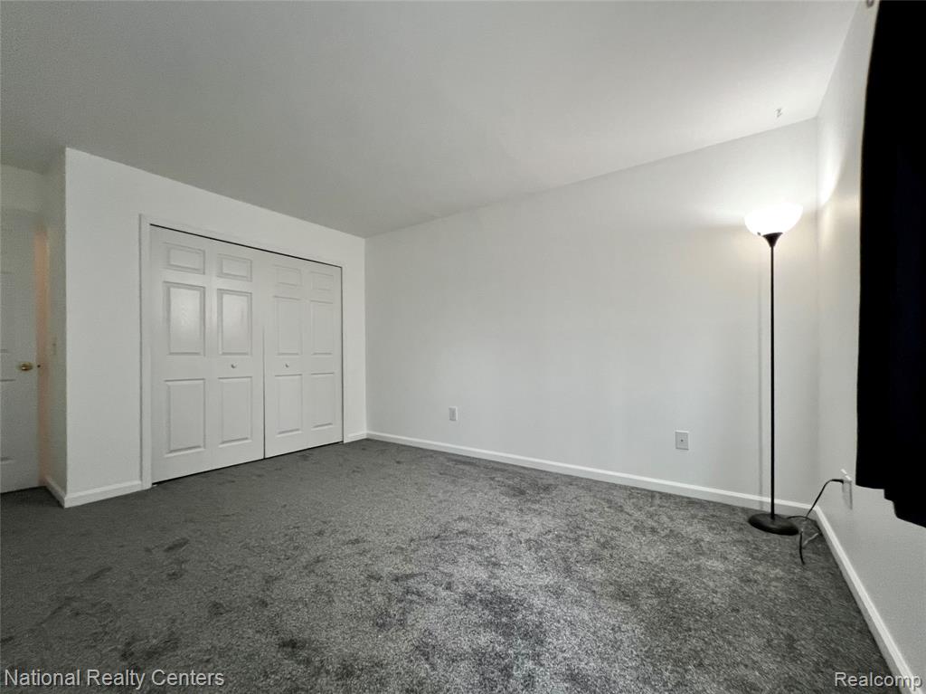 33911 Pondview Circle, Livonia, MI 48152 — Photo 18