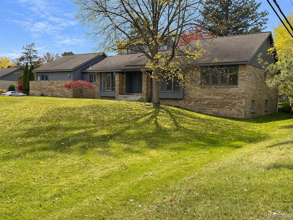 5525 Woodland Court, West Bloomfield, MI — Photo 7