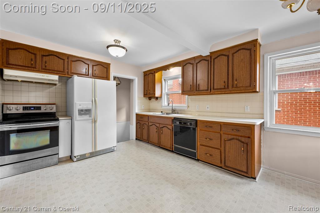 8235 Virgil Street, Dearborn Heights, MI 48127 — Photo 11