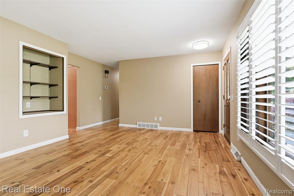 6920 Pontiac Trail, West Bloomfield, MI 48323 — Photo 8