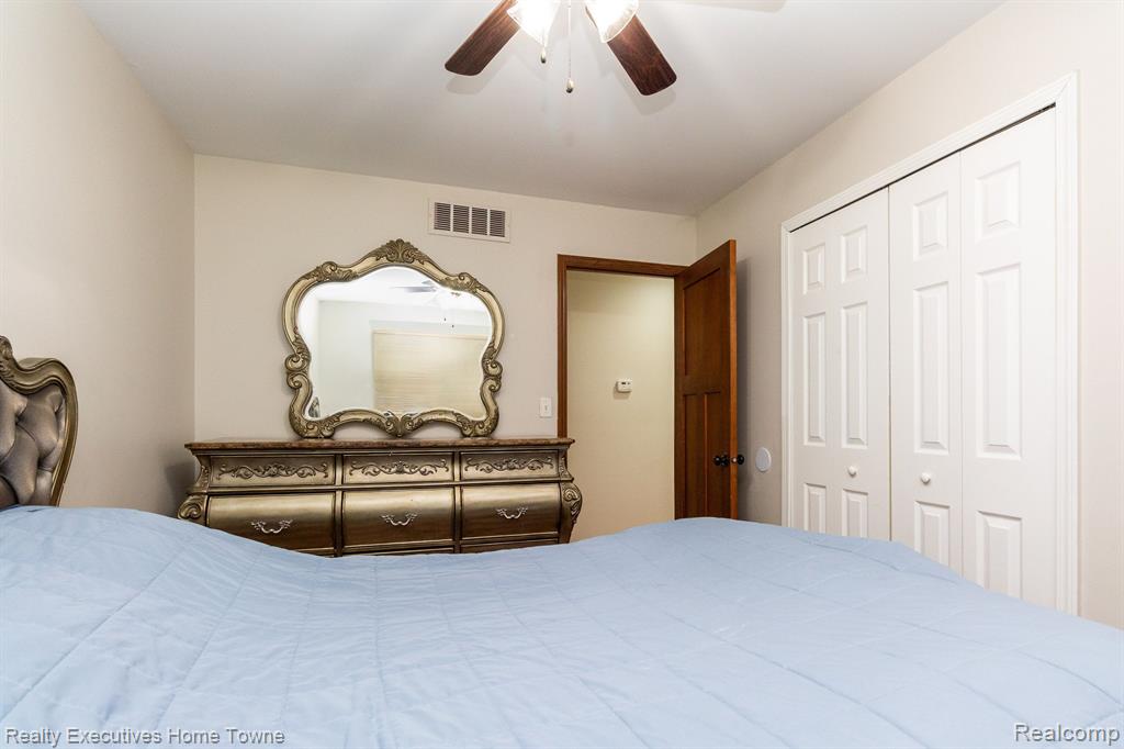 39654 EDGEMONT Drive, Sterling Heights, MI 48310 — Photo 25