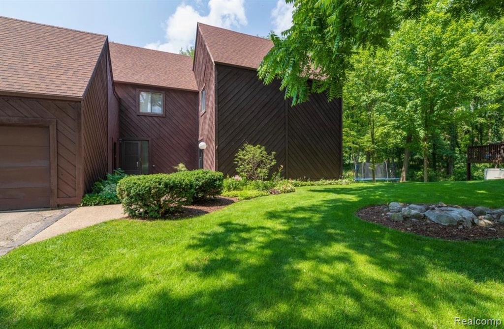 279 Fairway Court, Plainwell, MI 49080 — Photo 3