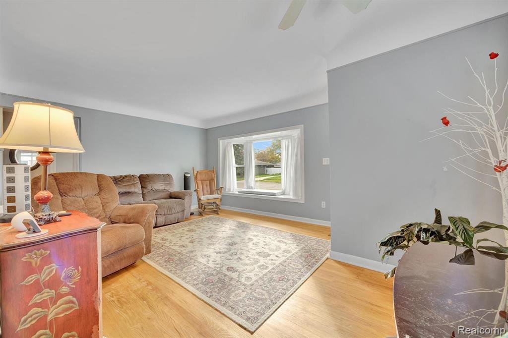 732 SQUIRE Lane, Milford, MI 48381 — Photo 9