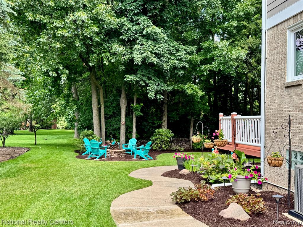 4577 Darlene Drive, Commerce Twp, MI 48382 — Photo 4