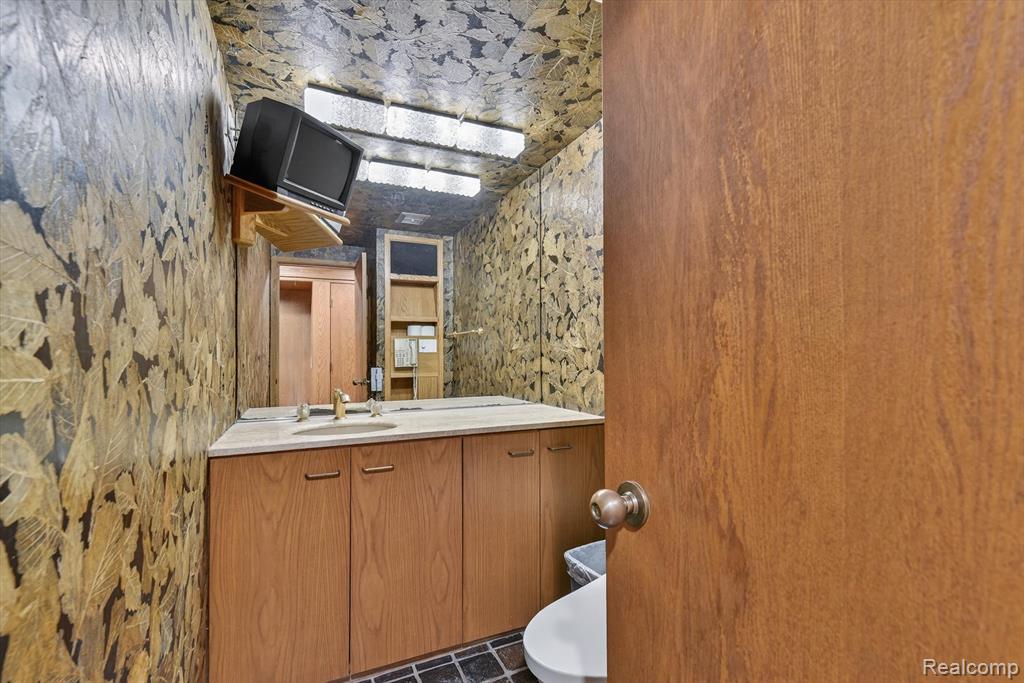 2551 Patterson Lake Road, Pinckney, MI 48169 — Photo 38