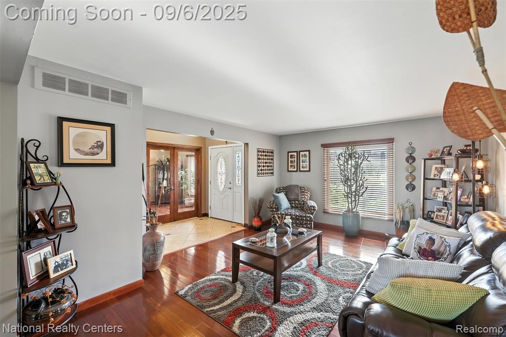 46674 Snowbird Drive, Macomb, MI 48044 — Photo 6