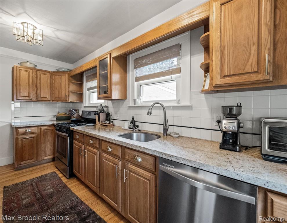 913 MAPLEGROVE Avenue, Royal Oak, MI 48067 — Photo 12
