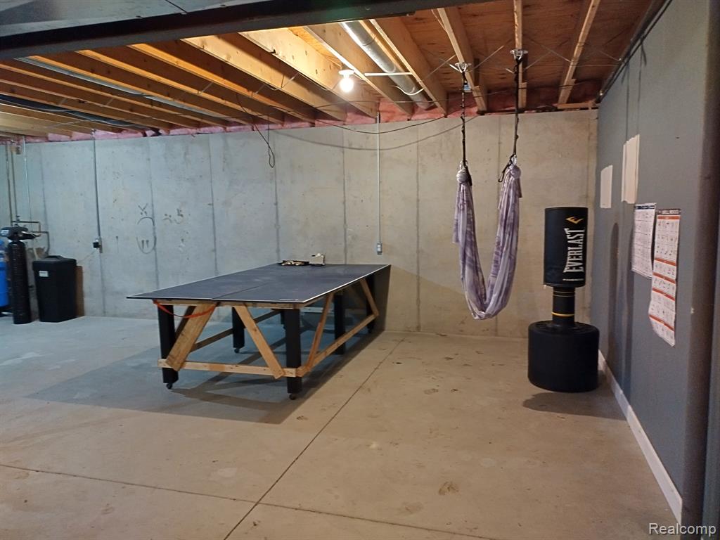 7484 WALNUT Drive, Goodrich Vlg, MI — Photo 35