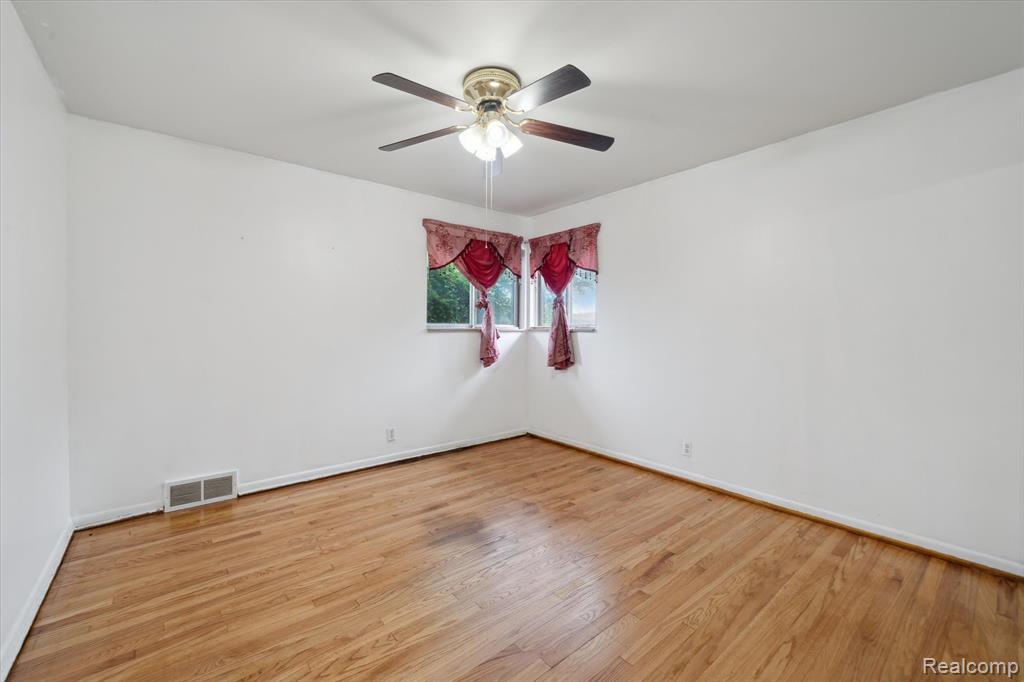 8586 Helen, Center Line, MI 48015 — Photo 9