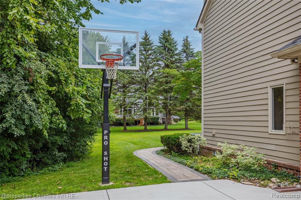 47320 Autumn Park Court, Novi, MI — Photo 48