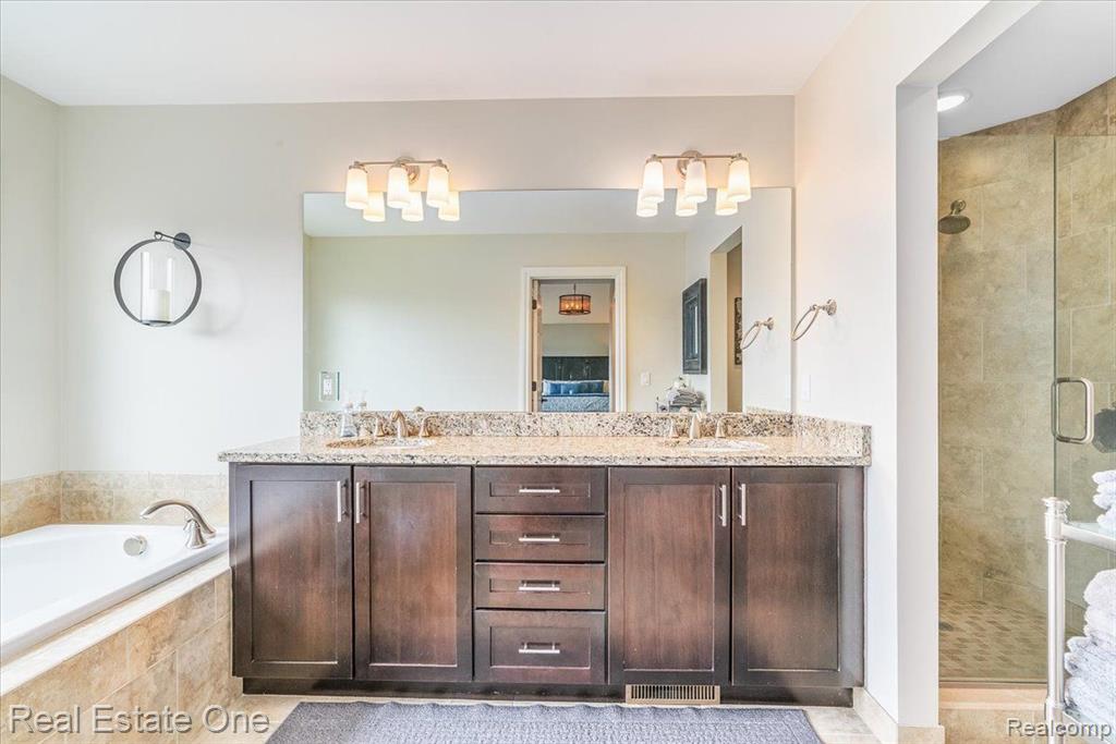 48025 E OXFORD Court, Canton, MI 48187 — Photo 63