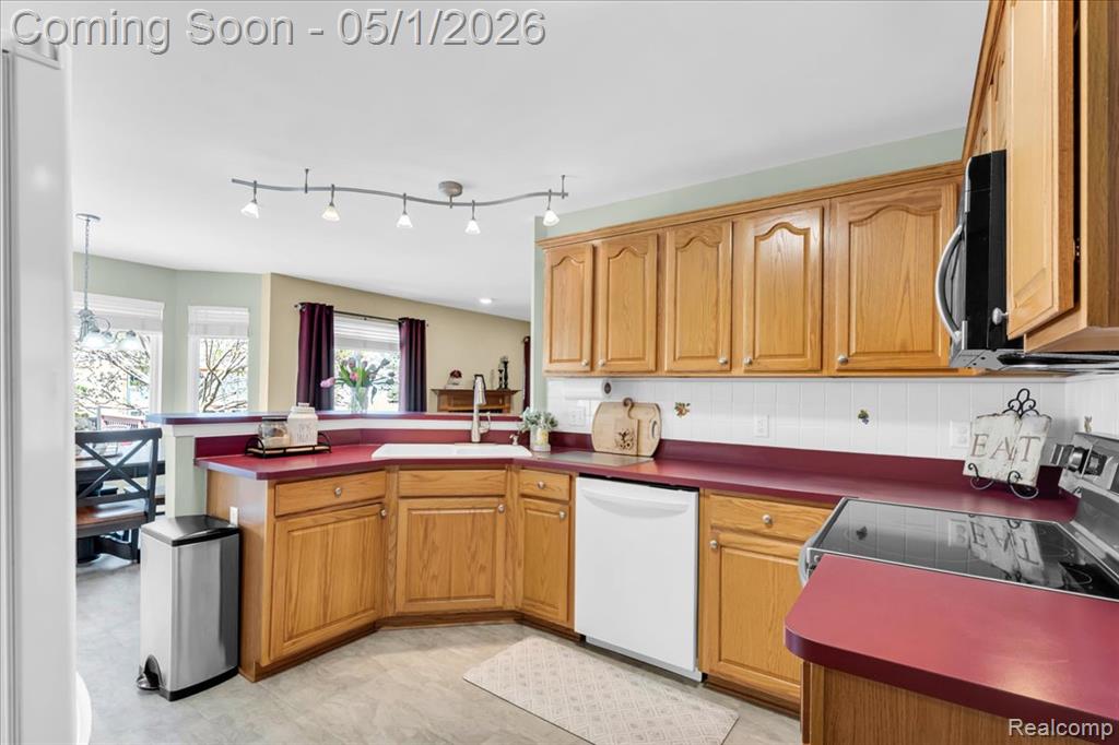8330 Sherwood Drive, Grand Blanc, MI 48439 — Photo 12