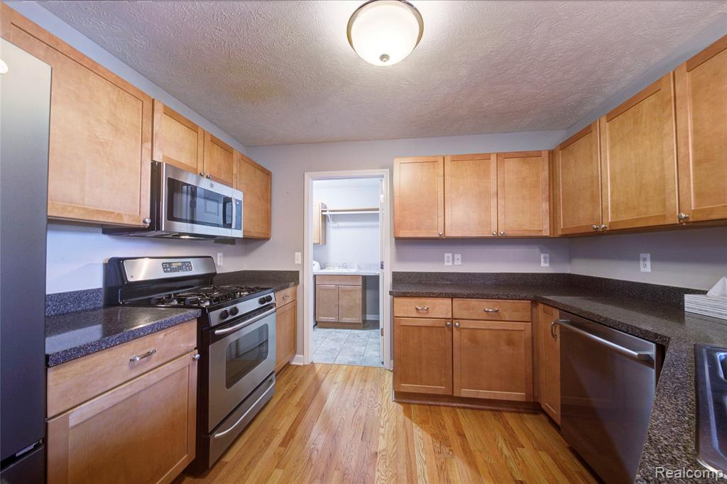 1040 Spirea, Howell, MI 48843 — Photo 9