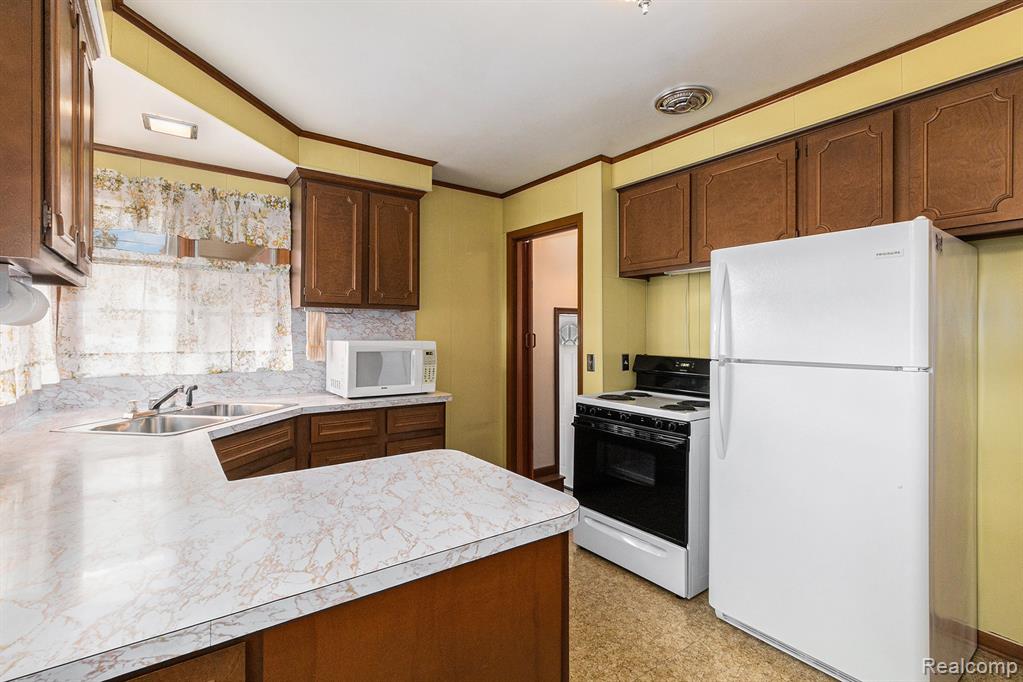 2110 21st Street, Wyandotte, MI 48192 — Photo 9