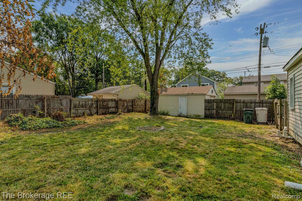 467 W MAXLOW Avenue, Hazel Park, MI 48030 — Photo 28
