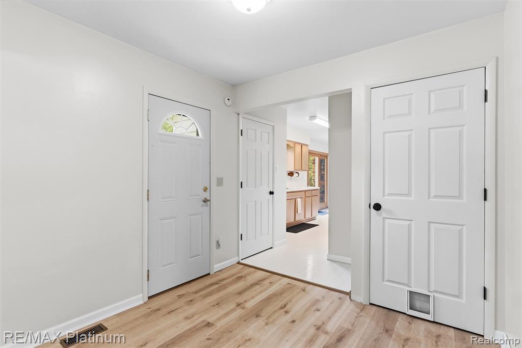8370 W Rolston Road, Linden, MI 48451 — Photo 16