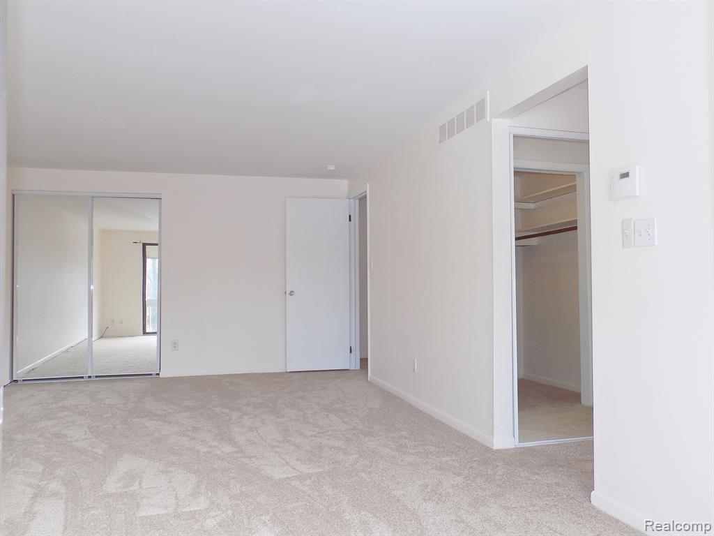 7158 PEBBLE PARK Drive, West Bloomfield, MI — Photo 22