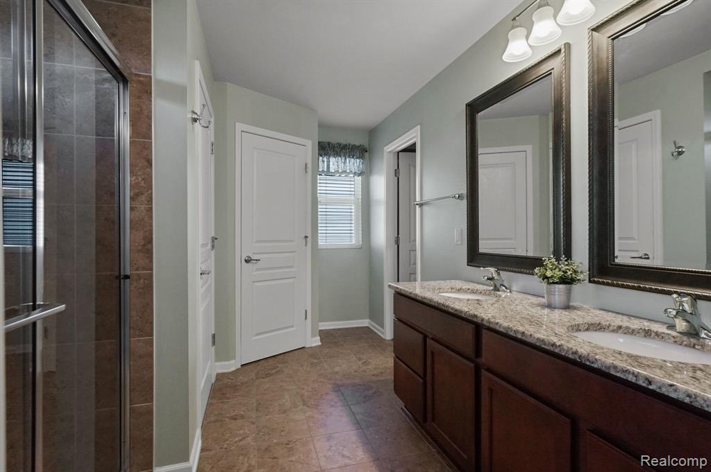 49621 BLOOMSBURY Lane, Macomb, MI 48044 — Photo 18