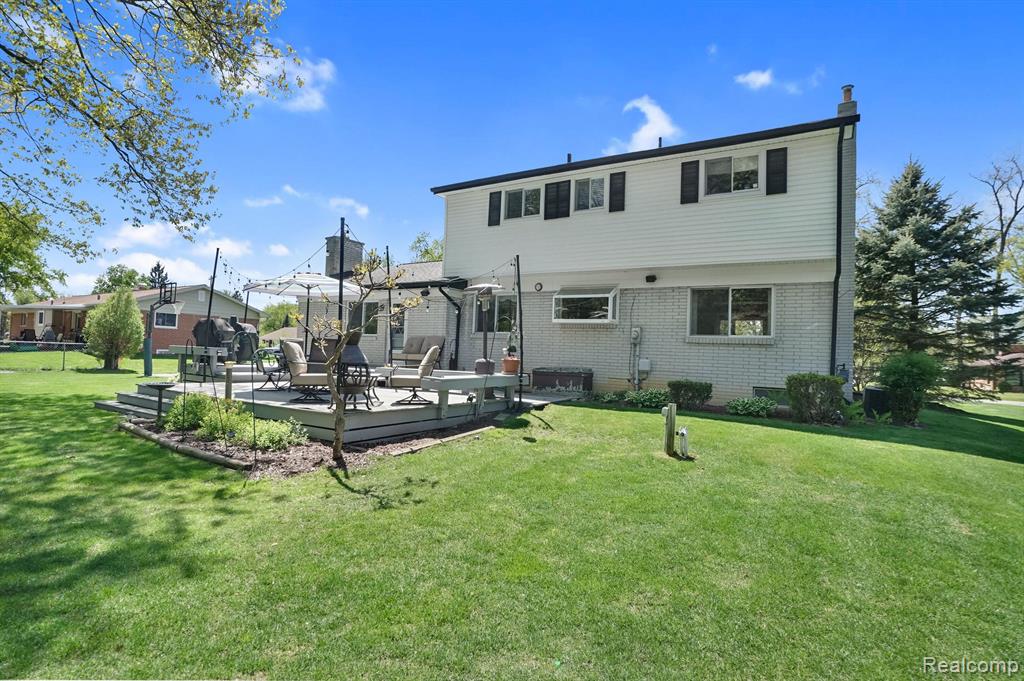 430 CHESTER Court, South Lyon, MI 48178 — Photo 39