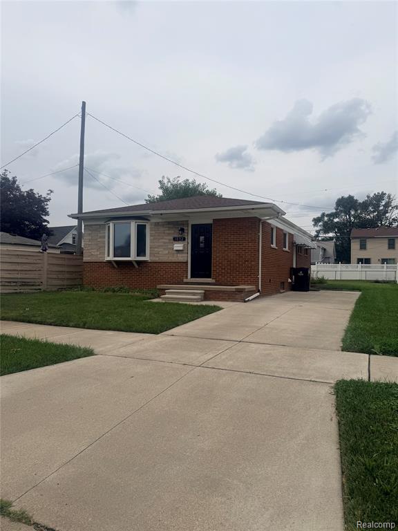 1092 Poplar Court, Wyandotte, MI 48192