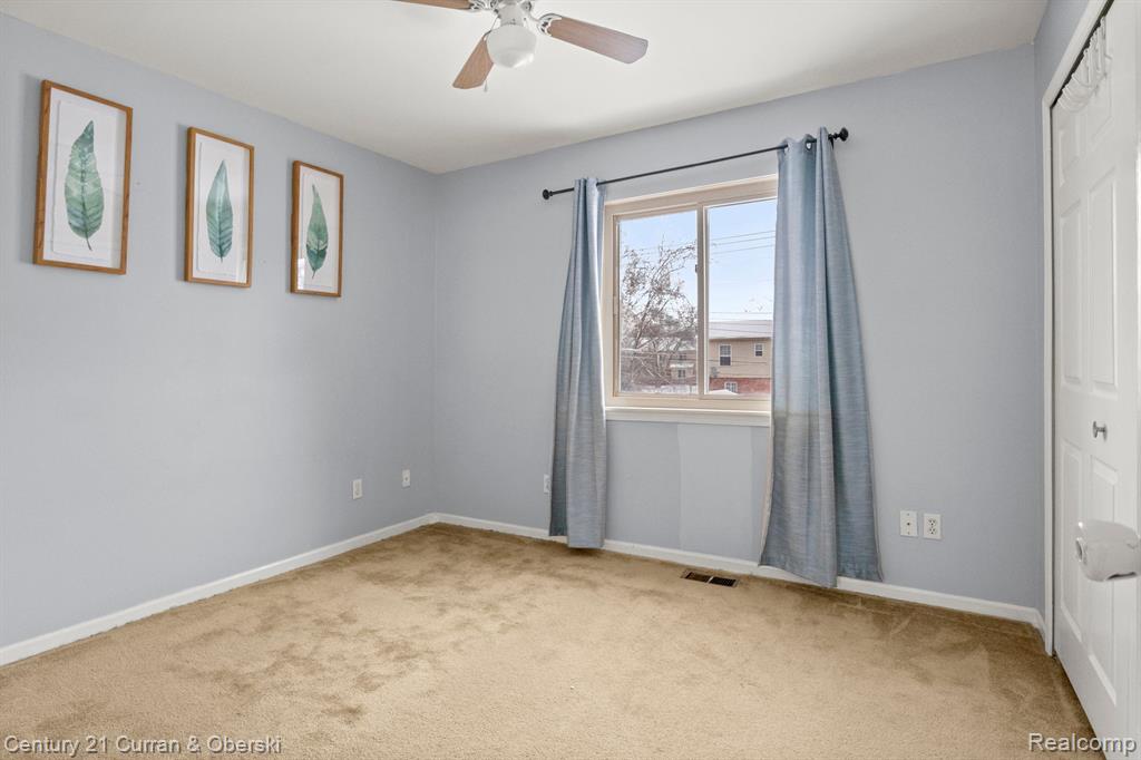 8054 ROBINDALE Avenue, Dearborn Heights, MI 48127 — Photo 21