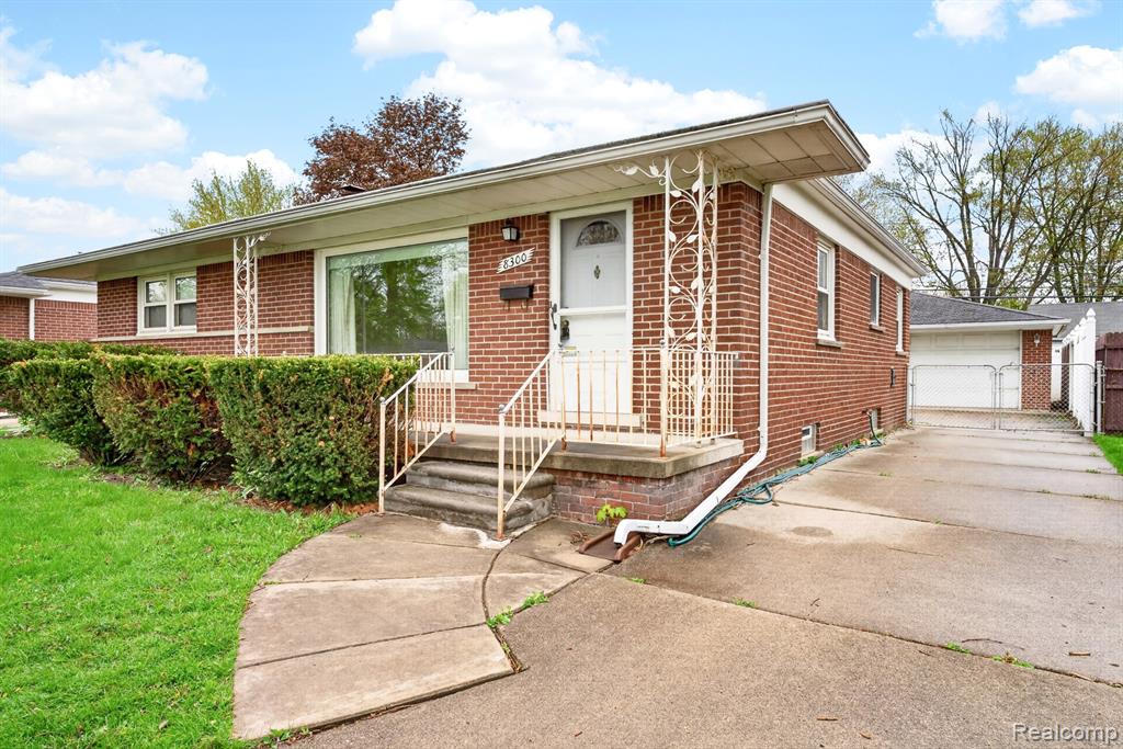 8300 Kinmore Street, Dearborn Heights, MI 48127 — Photo 3