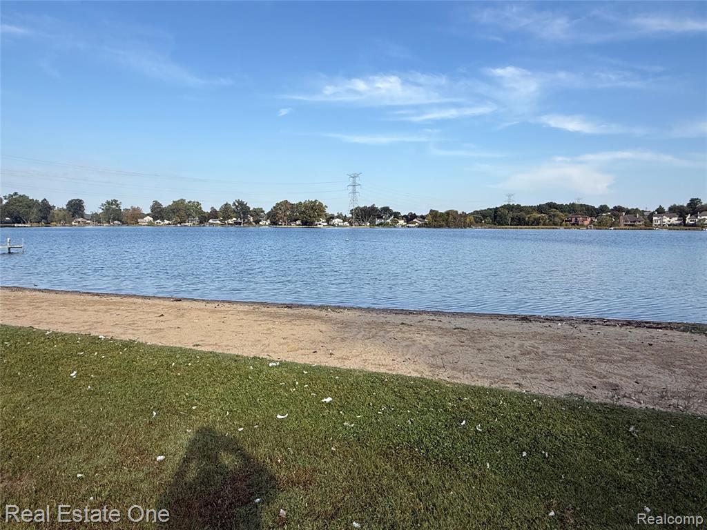 2910 Loon Drive, Wixom, MI — Photo 16