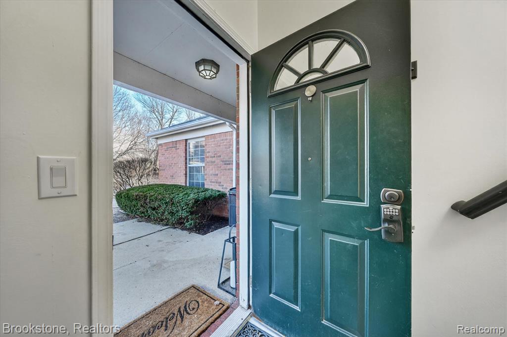 220 Oakbrooke Drive, 3, South Lyon, MI 48178 — Photo 6
